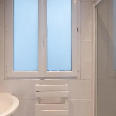 Nice Bright Apt Near Bastille דירה