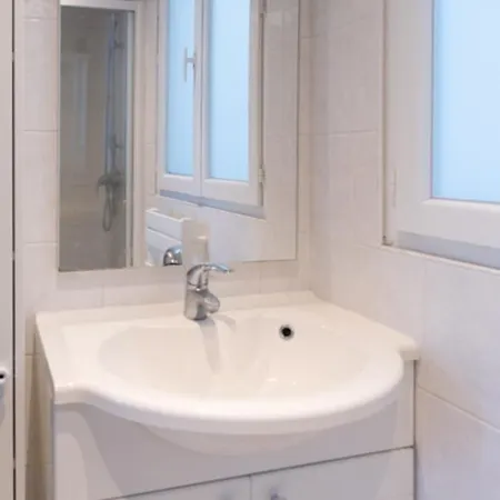 Nice Bright Apt Near Bastille
